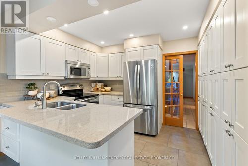 569 Prestwick Drive, Oshawa (Mclaughlin), ON - Indoor Photo Showing Kitchen With Double Sink With Upgraded Kitchen