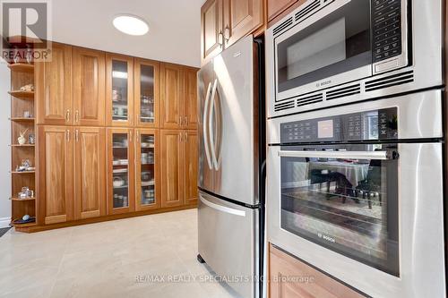 2416 Winthrop Crescent, Mississauga, ON - Indoor Photo Showing Kitchen