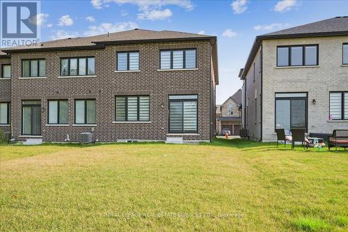 1472 Rose Way, Milton, ON - Outdoor