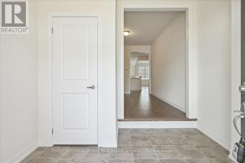 1472 Rose Way, Milton, ON - Indoor Photo Showing Other Room