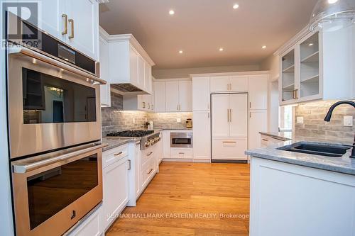 115 Hall Drive, Galway-Cavendish And Harvey, ON - Indoor Photo Showing Kitchen With Upgraded Kitchen