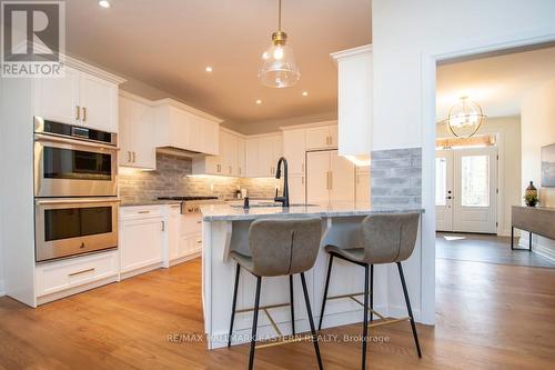 115 Hall Drive, Galway-Cavendish And Harvey, ON - Indoor Photo Showing Kitchen With Upgraded Kitchen