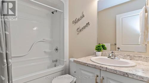 112 Peach Tree Boulevard, St. Thomas, ON - Indoor Photo Showing Bathroom