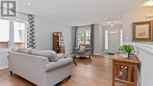 112 Peach Tree Boulevard, St. Thomas, ON - Indoor Photo Showing Living Room