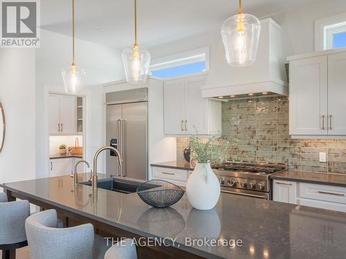 1514 Centre Road, Hamilton, ON - Indoor Photo Showing Kitchen With Upgraded Kitchen