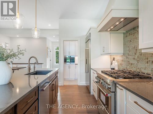 1514 Centre Road, Hamilton, ON - Indoor Photo Showing Kitchen With Upgraded Kitchen