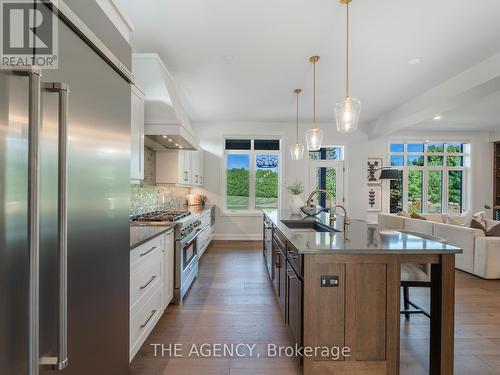 1514 Centre Road, Hamilton, ON - Indoor Photo Showing Kitchen With Upgraded Kitchen