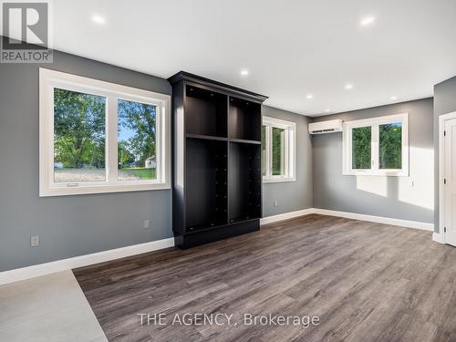 1514 Centre Road, Hamilton, ON - Indoor Photo Showing Other Room