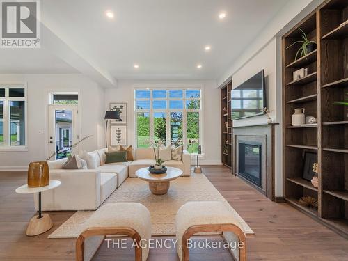 1514 Centre Road, Hamilton, ON - Indoor Photo Showing Living Room With Fireplace