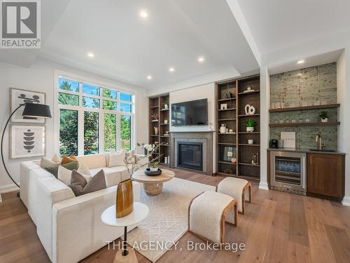 1514 Centre Road, Hamilton, ON - Indoor Photo Showing Living Room With Fireplace