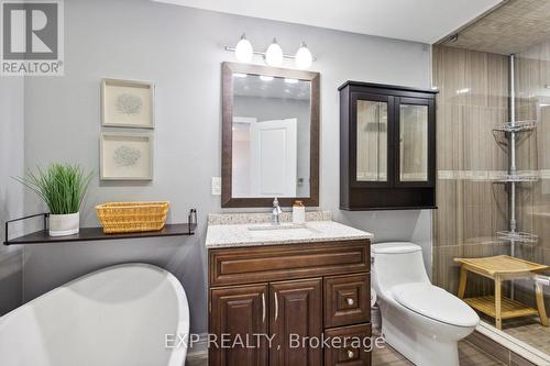 1569 Hwy 6, Hamilton, ON - Indoor Photo Showing Bathroom