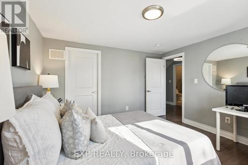 1569 Hwy 6, Hamilton, ON - Indoor Photo Showing Bedroom