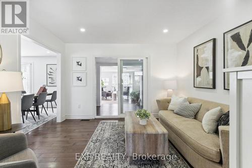 1569 Hwy 6, Hamilton, ON - Indoor Photo Showing Living Room