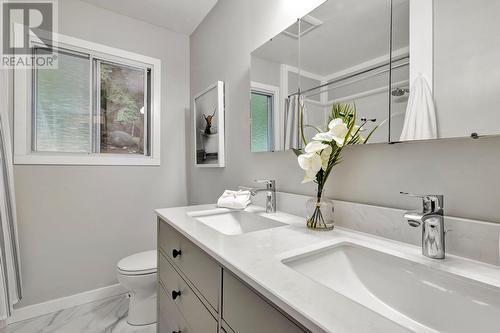 1401 Ponderosa Road, West Kelowna, BC - Indoor Photo Showing Bathroom