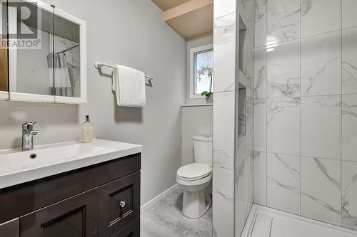 1401 Ponderosa Road, West Kelowna, BC - Indoor Photo Showing Bathroom