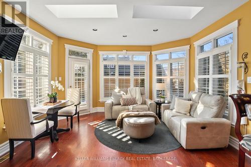 418 Euclid Street, Whitby (Downtown Whitby), ON - Indoor Photo Showing Living Room