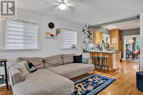 614 River Road S, Peterborough (Ashburnham), ON - Indoor Photo Showing Living Room