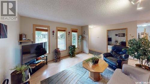 858 Dorothy Street, Regina, SK - Indoor Photo Showing Living Room