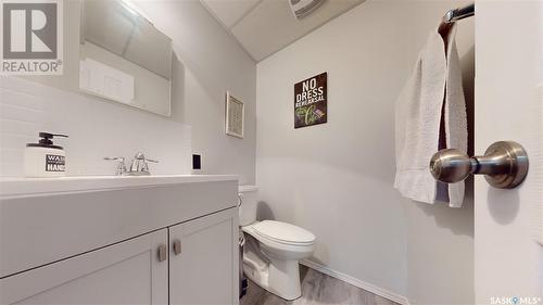 858 Dorothy Street, Regina, SK - Indoor Photo Showing Bathroom