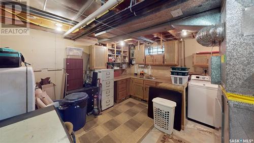 858 Dorothy Street, Regina, SK - Indoor Photo Showing Laundry Room