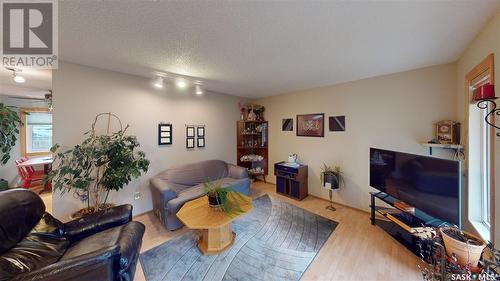 858 Dorothy Street, Regina, SK - Indoor Photo Showing Living Room