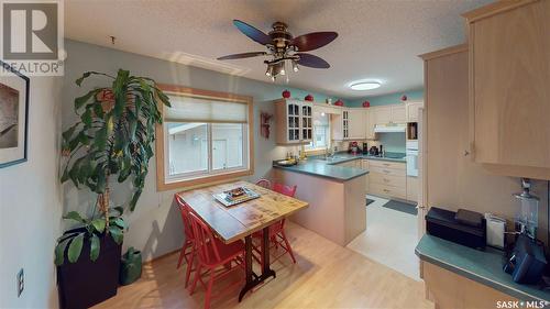 858 Dorothy Street, Regina, SK - Indoor Photo Showing Kitchen