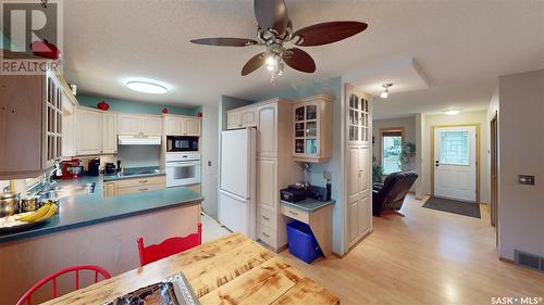 858 Dorothy Street, Regina, SK - Indoor Photo Showing Kitchen With Double Sink