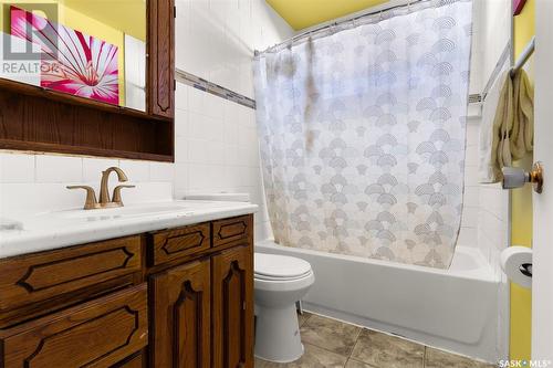 242 Smith Street, Regina, SK - Indoor Photo Showing Bathroom