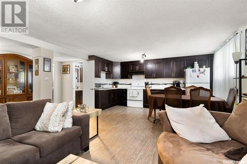 242 Smith Street, Regina, SK - Indoor Photo Showing Living Room