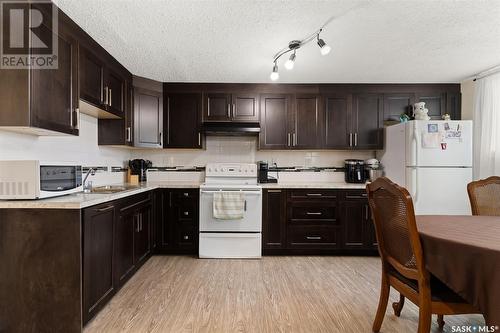 242 Smith Street, Regina, SK - Indoor Photo Showing Kitchen