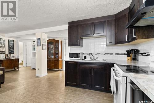 242 Smith Street, Regina, SK - Indoor Photo Showing Kitchen