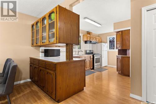 242 Smith Street, Regina, SK - Indoor Photo Showing Kitchen