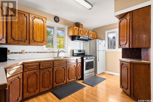 242 Smith Street, Regina, SK - Indoor Photo Showing Kitchen With Double Sink