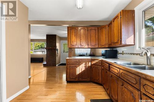 242 Smith Street, Regina, SK - Indoor Photo Showing Kitchen With Double Sink