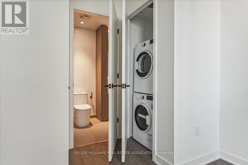 3909 - 55 Charles Street E, Toronto, ON - Indoor Photo Showing Laundry Room