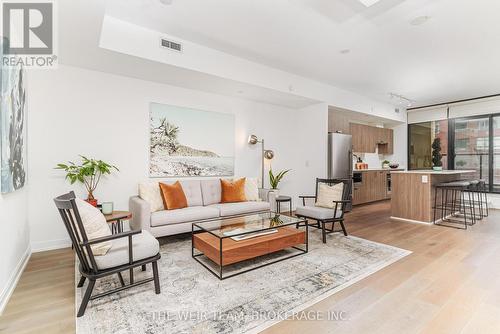 202 - 1100 Kingston Road, Toronto, ON - Indoor Photo Showing Living Room