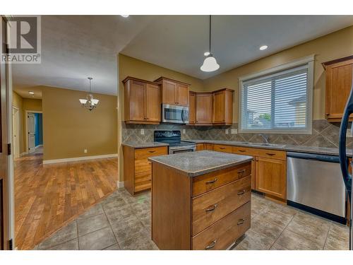 3828 Atkinson Place, Armstrong, BC - Indoor Photo Showing Kitchen