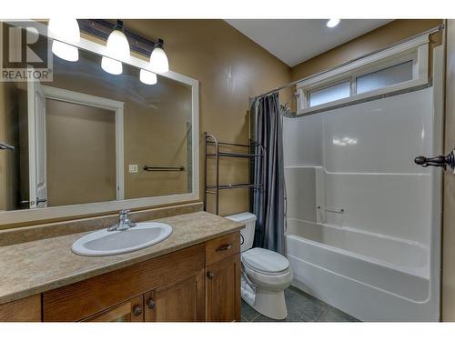 3828 Atkinson Place, Armstrong, BC - Indoor Photo Showing Bathroom