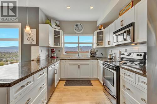 3211 Skyview Lane Unit# 304, West Kelowna, BC - Indoor Photo Showing Kitchen