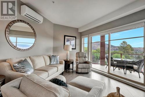 3211 Skyview Lane Unit# 304, West Kelowna, BC - Indoor Photo Showing Living Room