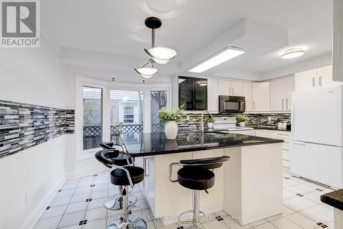 1 Cummings Court, Markham, ON - Indoor Photo Showing Kitchen