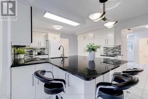 1 Cummings Court, Markham, ON - Indoor Photo Showing Kitchen