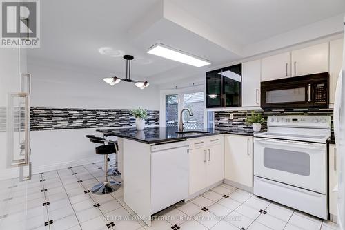 1 Cummings Court, Markham, ON - Indoor Photo Showing Kitchen