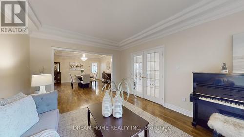 17 Silver Fir Street, Richmond Hill, ON - Indoor Photo Showing Living Room