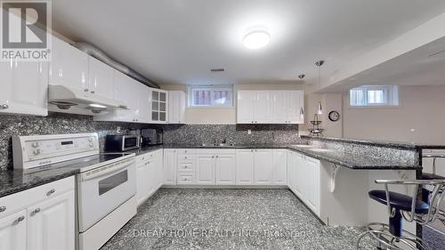 17 Silver Fir Street, Richmond Hill, ON - Indoor Photo Showing Kitchen