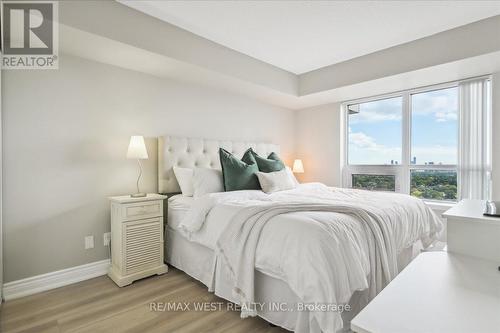 Lph7 - 3 Michael Power Place, Toronto, ON - Indoor Photo Showing Bedroom