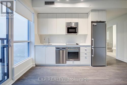 3134 - 5 Mabelle Avenue, Toronto, ON - Indoor Photo Showing Kitchen