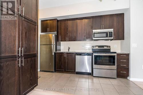 803 - 830 Lawrence Avenue, Toronto, ON - Indoor Photo Showing Kitchen