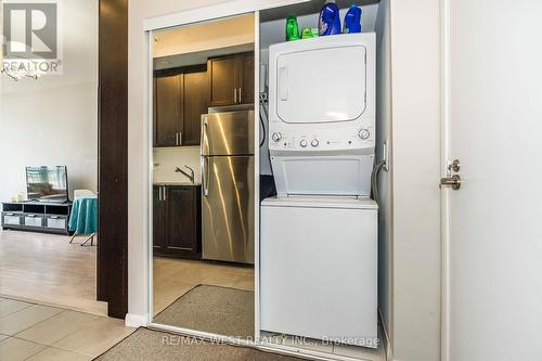 803 - 830 Lawrence Avenue, Toronto, ON - Indoor Photo Showing Laundry Room