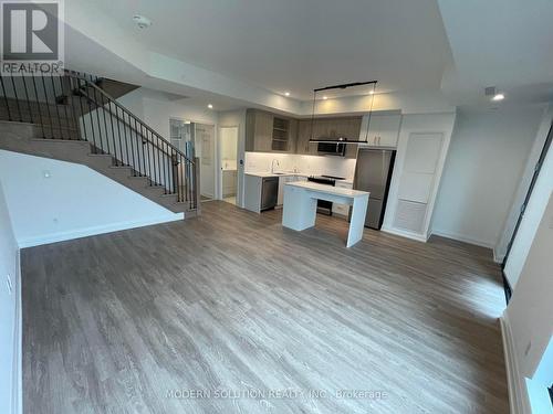 102 - 291 Queens Avenue, Oakville, ON - Indoor Photo Showing Kitchen